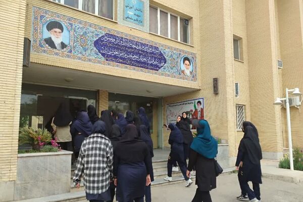 هفته مشاغل و بازدید دانش‌آموزان ناحیه 4 شیراز از دانشگاه فرهنگیان 