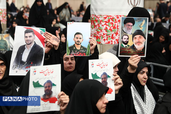 دیدار اقشار مردم با رهبر انقلاب به مناسبت چهل‌وهفتمین سالگرد پیروزی انقلاب اسلامی