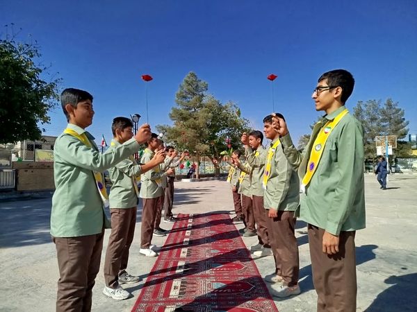 افتتاح چمن مصنوعی دبیرستان نمونه دولتی دانش کاشمر 