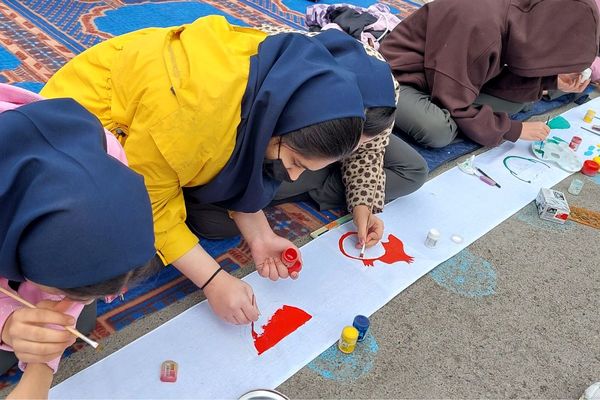 نمایشگاه دست سازه‌های دانش‌آموزان مدرسه شهید شرافت بهارستان‌دو