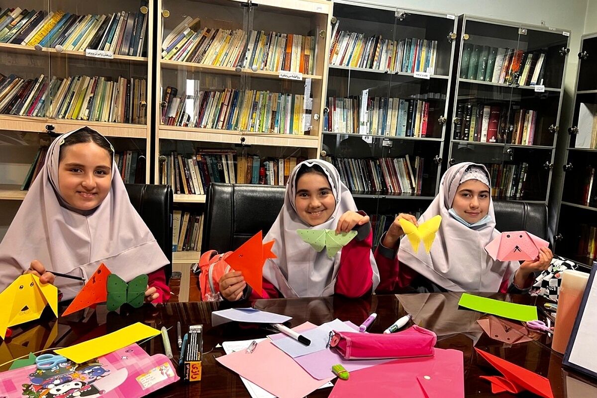 کارگاه «خلاقیت و شادی با اوریگامی» در پژوهش‌سرای دانش‌آموزی کاوش کهریزک 