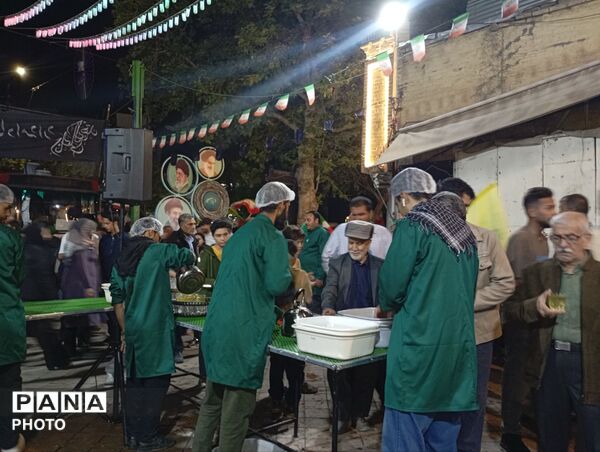 فعالیت موکب چایخانه حضرت زهرا(س)  در حسینیه امام خمینی نیشابور 