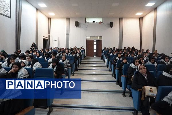 اعزام دانش‌آموزان دختر شهرستان‌های تهران به اردوهای راهیان نور