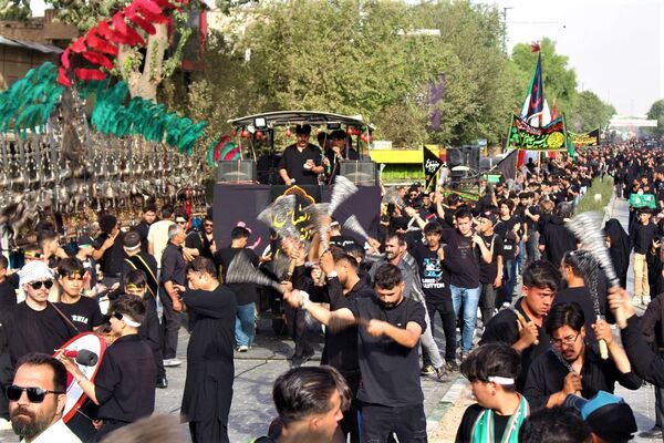 حضور پرشور کودکان قمی در دسته‌های عزاداری روز تاسوعا 