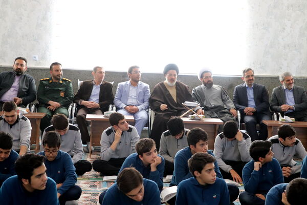 محفل انس با قرآن در مدرسه میثاق مکتب‌الصادق (ع) 