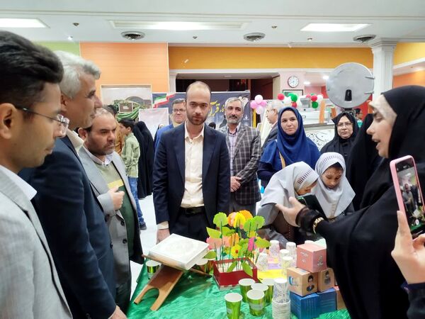 بازدید مدیر آموزش و پرورش کاشمر از  نمایشگاه قرآن و عترت شهرستان 