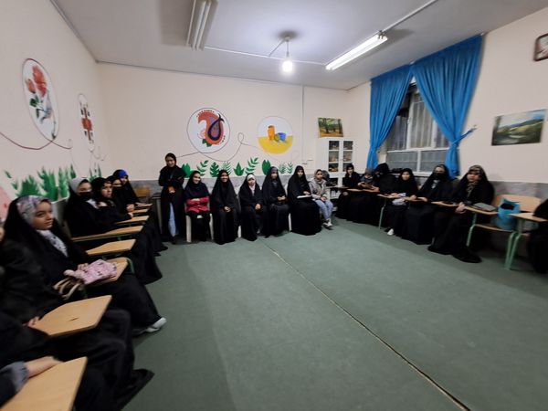 دورهمی دانش‌آموزان انجمن کانون امید انقلاب ناحیه پنج 