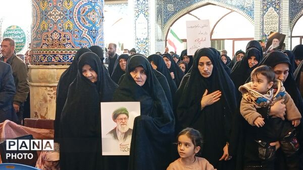 تجدید بیعت مردم بن با سومین رهبر انقلاب اسلامی در آیین گرامیداشت شهدای وطن