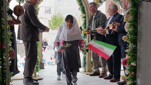 جشن شکوفه‌ها در ملکان؛ استقبال گرم از نوگلان دبستانی