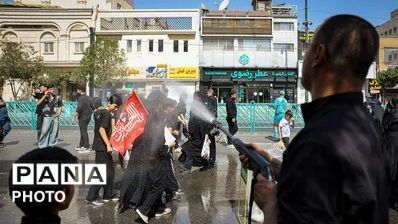 پیاده روی جاماندگان اربعین با حضور پرشور مردم و هیئت‌ها