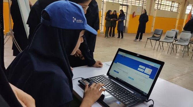 دومین دوره انتخابات الکترونیکی انجمن‌های ورزشی در دبیرستان دخترانه حضرت زهرا (س) 
