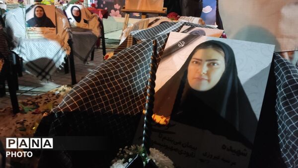 چهلمین روز شهادت رهبر شهید و دانش‌آموزان مدرسه شجره طیبه میناب