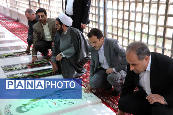 گرامیداشت مقام معلم با غبارروبی و عطرافشانی مزار شهدای فرهنگی