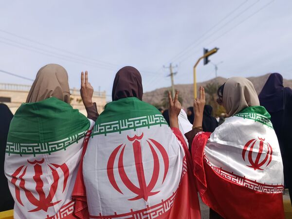 مردم حاجی‌آباد در راهپیمایی ۲۲ بهمن