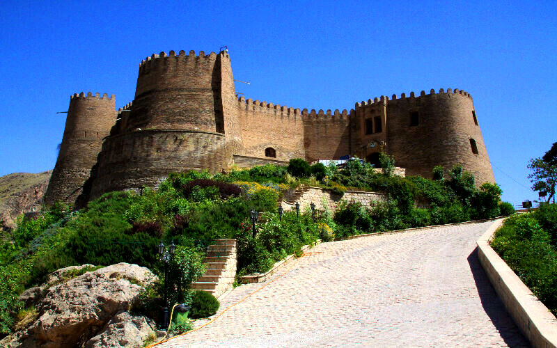 تداوم شکایات بین المللی از تجاوز هوایی به فلک الافلاک، ارسال مستندات ثبت جهانی به یونسکو/ خسارت ۱۰۰ میلیارد تومانی تجاوز هوایی به فلک الافلاک