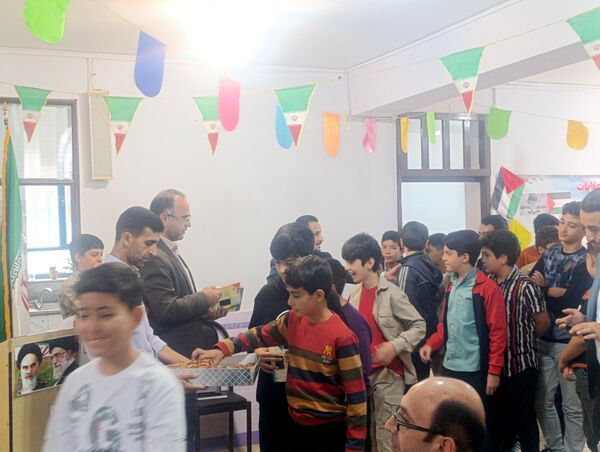 جشن جوانه‌های دبیرستان دوره اول نمونه دولتی پژوهش آشخانه
