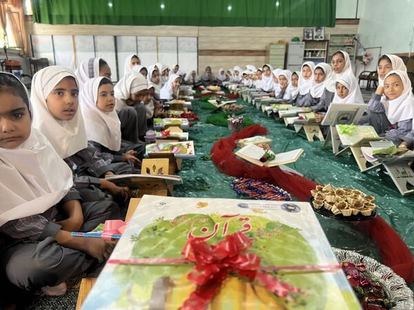 گشایش سفره نور در دبستان احمد کاظمی ۲؛ جشن قرآن کلاس دومی‌ها 