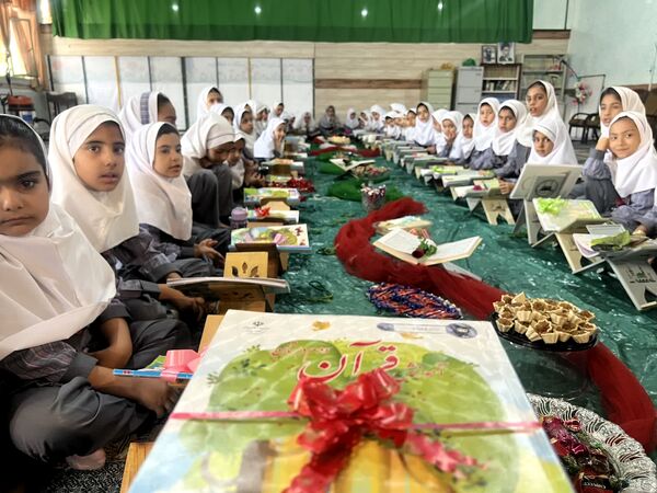 گشایش سفره نور در دبستان احمد کاظمی ۲؛ جشن قرآن کلاس دومی‌ها 