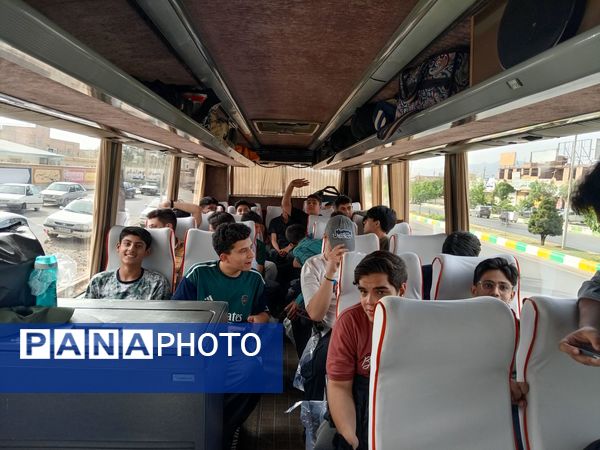 آغاز اردوی آموزشی دانش آموزان برتر دبیرستان نمونه آیت‌الله خامنه‌ای به مقصد تهران