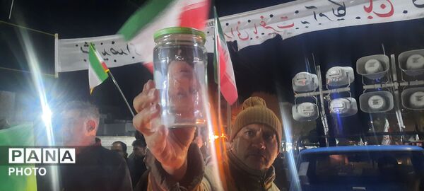 تشییع باشکوه شهید محمد مولوی و مردمی که میدان را خالی نکردند