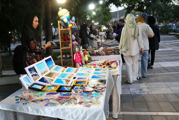 عصر بازار هنرمندان مشهدی در روزهای پنجشنبه