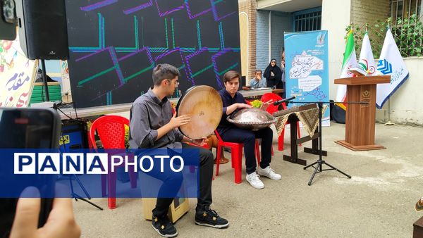 سومین نمایشگاه توانمندی‌های هنرجویان هنرستان منطقه ۲