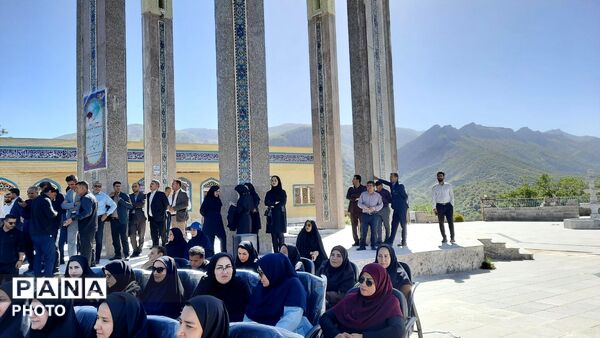 همایش پیاده‌روی فرهنگیان از امامزاده عبدالله تا تپه نورالشهدا یاسوج 