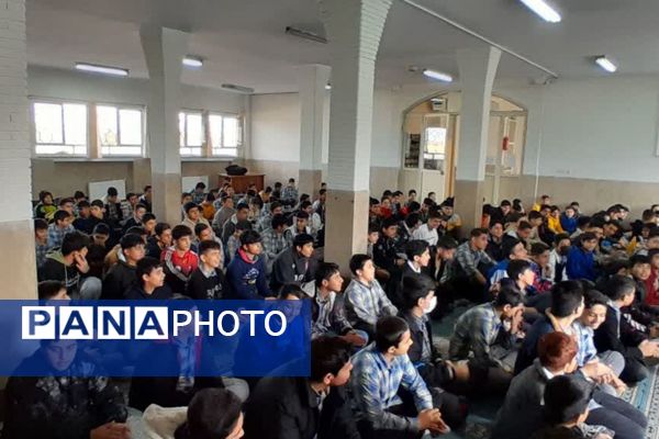 آغاز مسیر آگاهانه انتخاب رشته در مدرسه شهید فتوحی رباط‌کریم