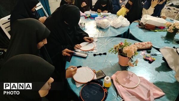 محفل هنری نوجوانان در رواق معصومانه حرم کریمه اهل بیت(س)