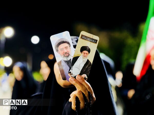 ایستادگی با چاشنی وحدت
