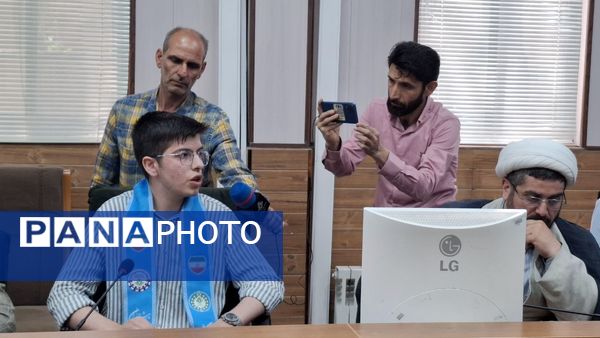 نشست صمیمی اعضای مجلس دانش‌آموزی و خبرنگاران پانا با معاون تربیت‌بدنی و سلامت آموزش و پرورش قم