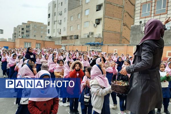  جشن نیمه شعبان در مدرسه مهرآیین ناحیه دو بهارستان
