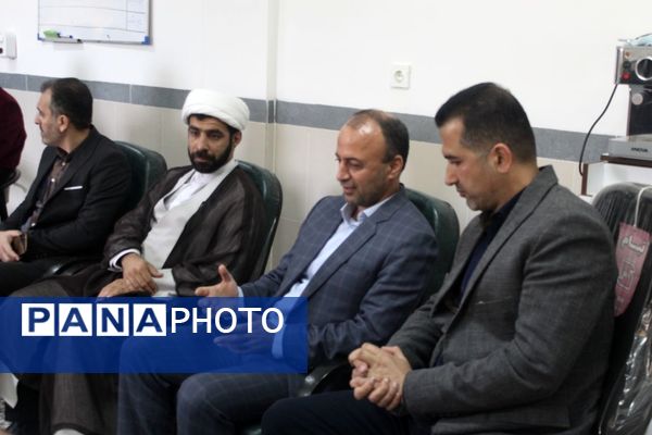 بزرگداشت مقام معلمان در مدارس گلوگاه 