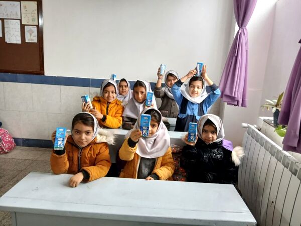 آغاز توزیع شیر در دبستان شهید نجفی فدافن