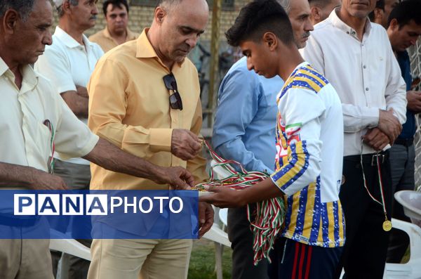 اختتامیه کلاس‌های اوقات فراغت فوتبال در سالن تربیت‌بدنی شهید عابدی