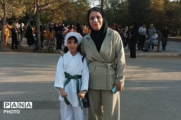 گام‌هایی برای سلامتی و نشاط خانواده‌ها؛ پیاده‌روی خانوادگی در شهر قدس