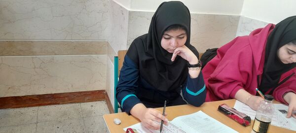 برگزاری آزمون پایش در دبیرستان فرزانگان استعداد درخشان شهرستان ملارد