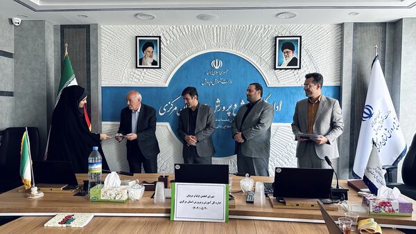 تقدیر از عوامل اجرایی جشنواره ملی طراحی و دوخت لباس دانش‌آموزی با حضور انجمن اولیا‌ و مربیان استان مرکزی