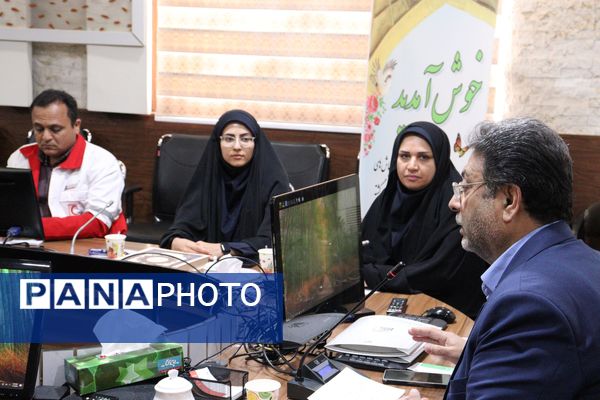 جلسه مراقبان و سفیران سلامت در آموزش و پرورش منطقه 14 تهران با حضور مسئولان اداره‌کل شهر تهران