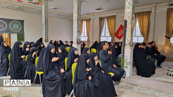 محفل نورانی انس با قرآن کریم به پاسداشت یاد رهبر شهید