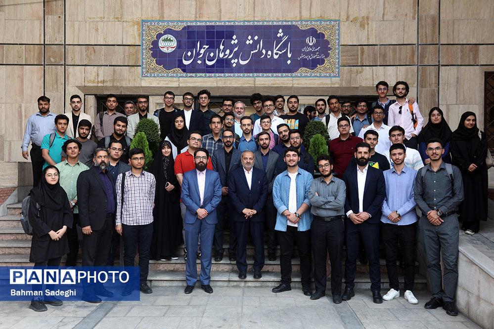 نشست صمیمی وزیر آموزش و پرورش با مدال آوران المپیادهای علمی