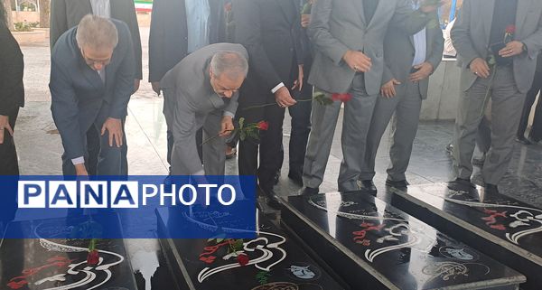 مراسم استقبال از وزیر آموزش و پرورش در گلزار شهدای نیشابور 