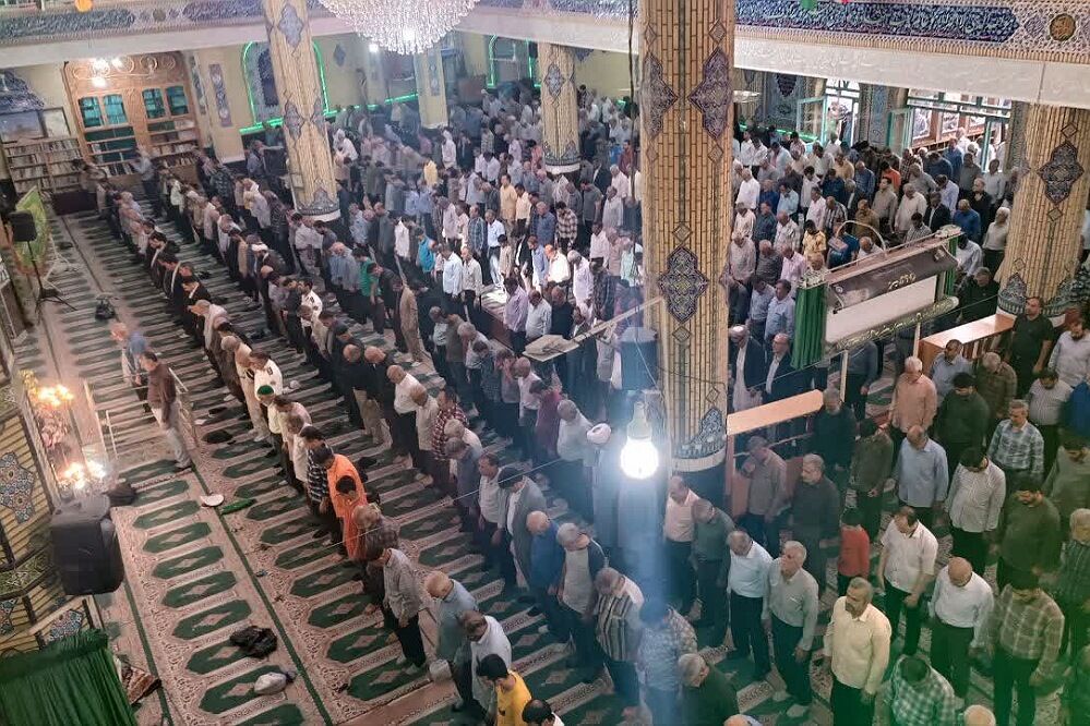 حضور پرشور دانش‌آموزان و فرهنگیان در نماز جمعه این هفته شهرستان ورامین