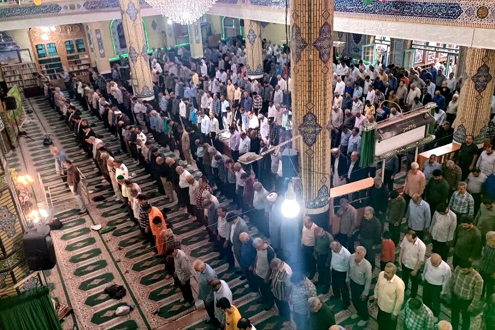 حضور پرشور دانش‌آموزان و فرهنگیان در نماز جمعه این هفته شهرستان ورامین