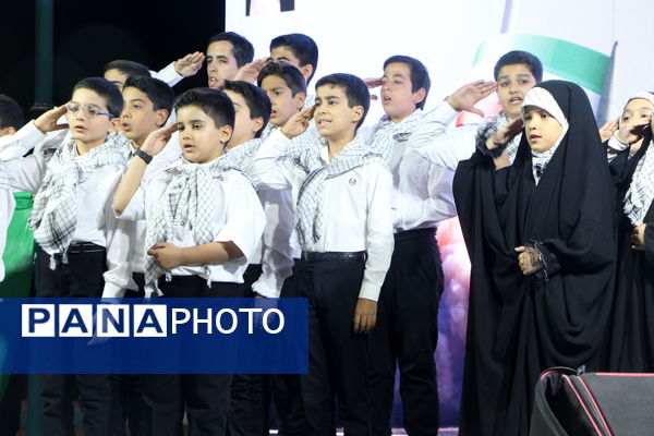 کاروان اقتدار در یزد؛ جلوه‌ای از دستاوردهای دفاعی، فرهنگی و مردمی انقلاب