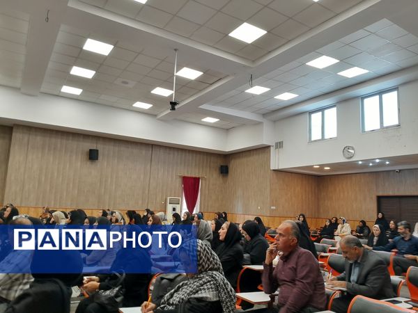  جلسه آموزش خانواده در مدرسه مصلی‌نژاد مشهد