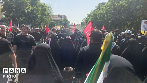 دریای جمعیت در خیابان‌های منتهی به مصلای امام خمینی(ره)