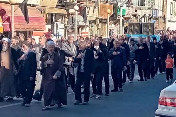 مراسم پیاده روی از مسجد موسی بن جعفر تا امام زاده اسماعیل درشهرستان فیروزکوه
