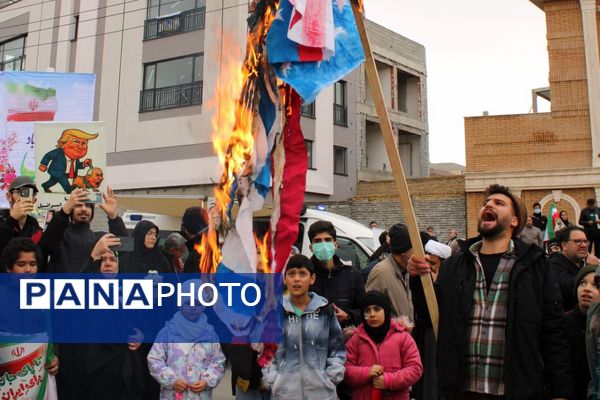 حضور گسترده اقشار مختلف مردم پردیس در راهپیمایی ۲۲ بهمن
