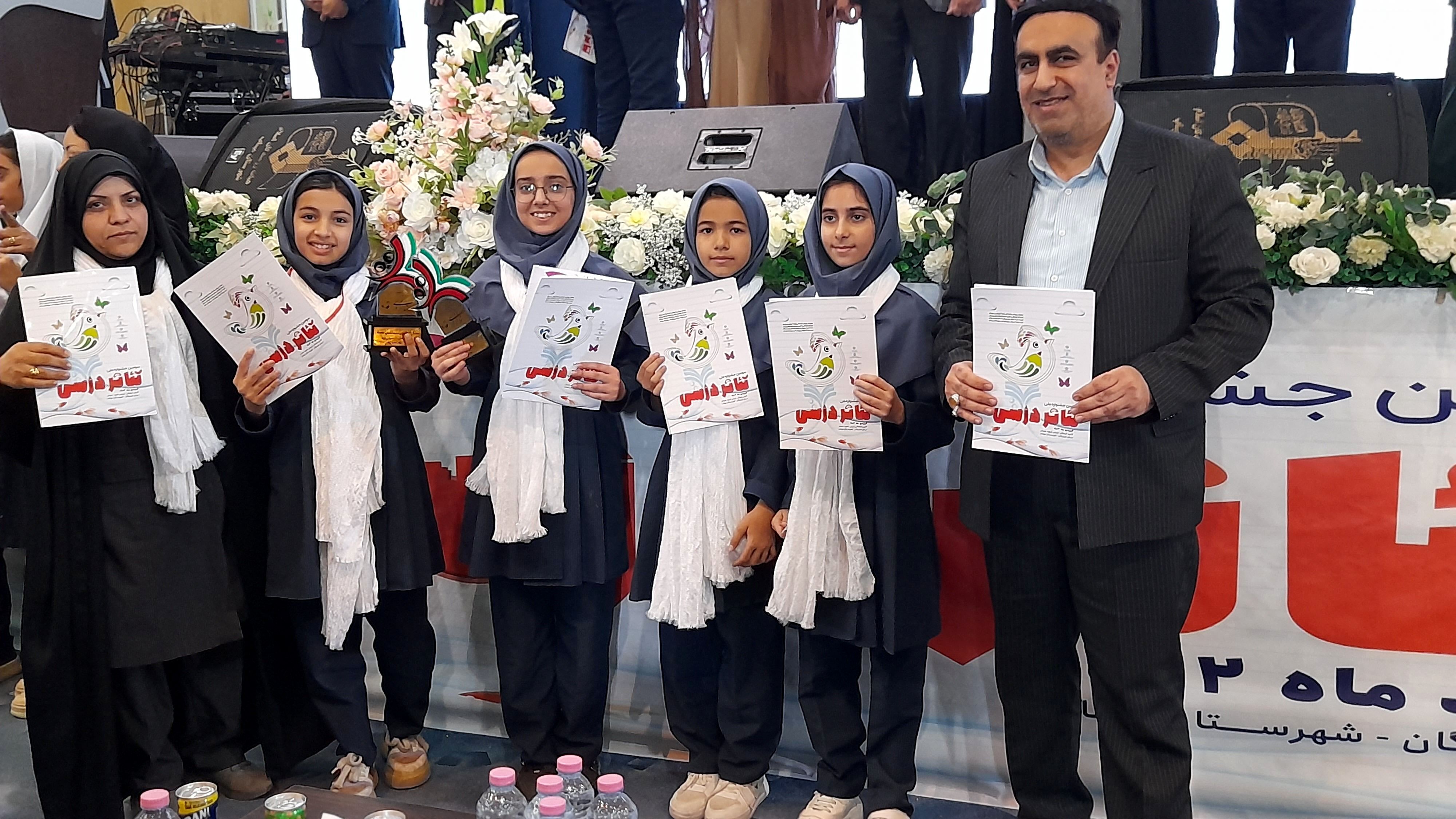نمایش «کلید حل معما» حائز رتبه برتر سومین جشنواره ملی تئاتر درسی کشور شد